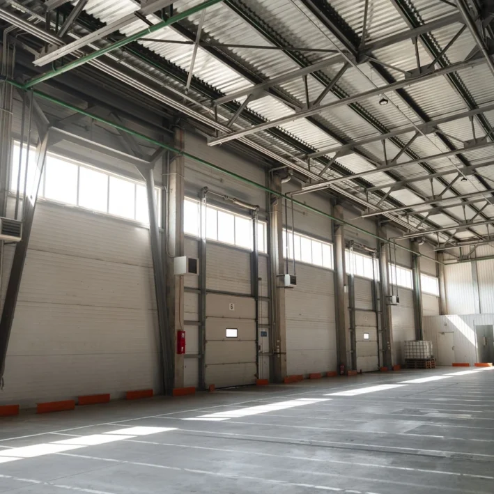 Optimizamos cada rincón de tu espacio industrial con precisión y compromiso.