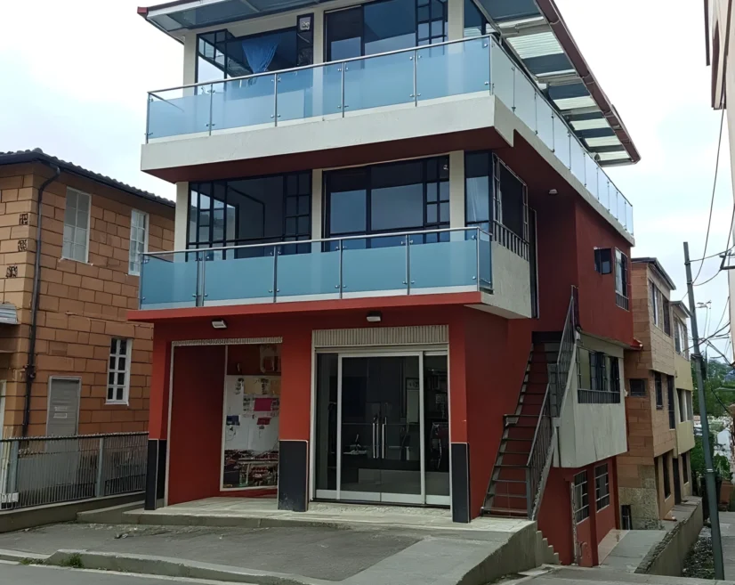 Resultados finales del proyecto residencial de tres pisos por Construcciones Tapias.