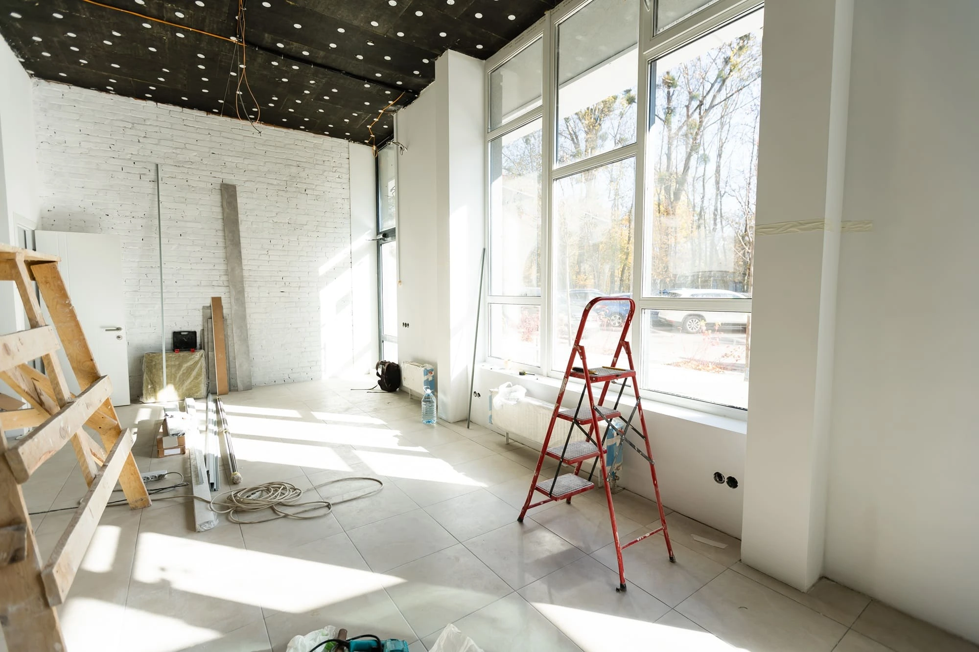 Remodelación en ejecución de vivienda por Construcciones Tapias.