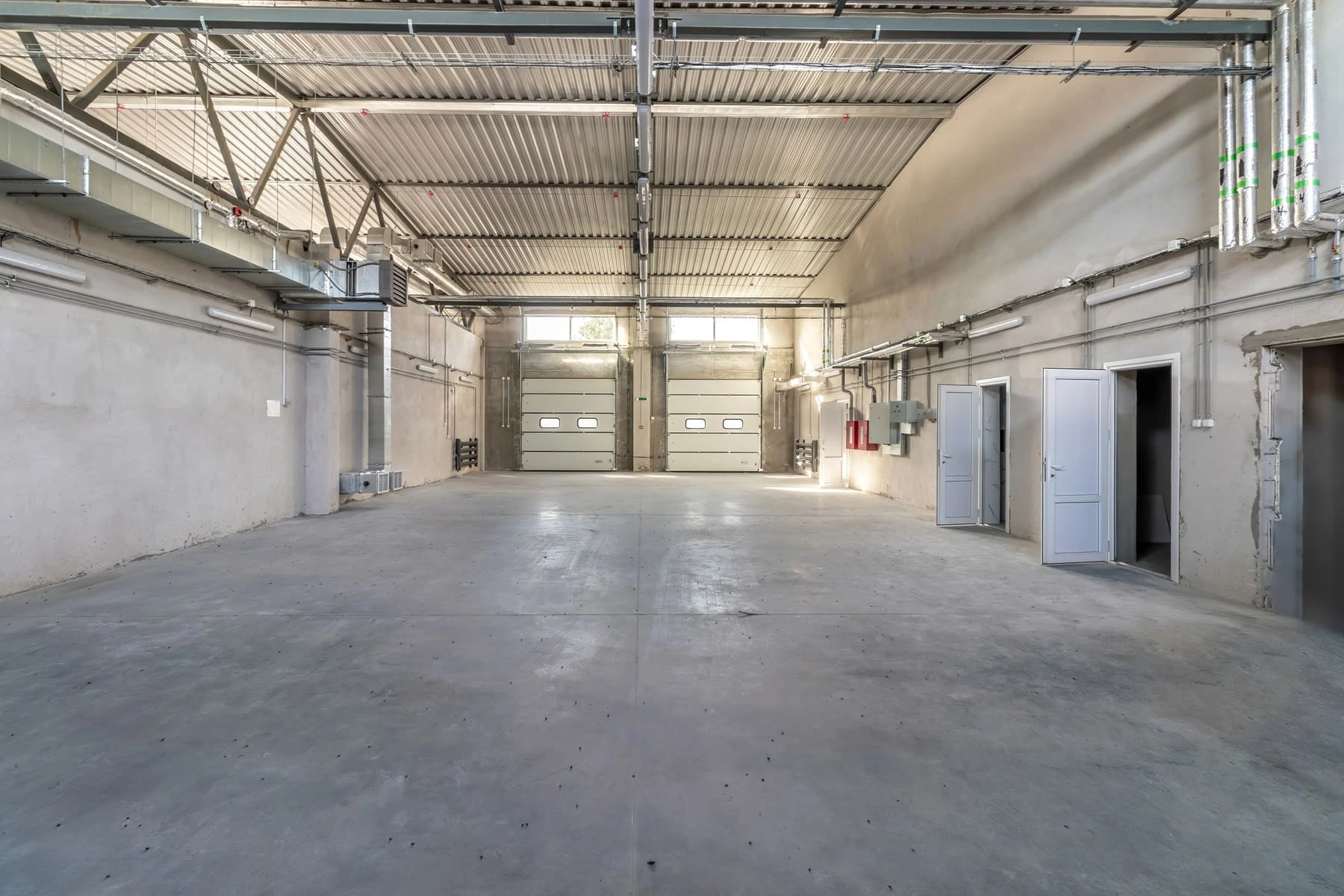 Imagen del mantenimiento avanzado en la bodega Marcopolo, mostrando uniformidad y limpieza.