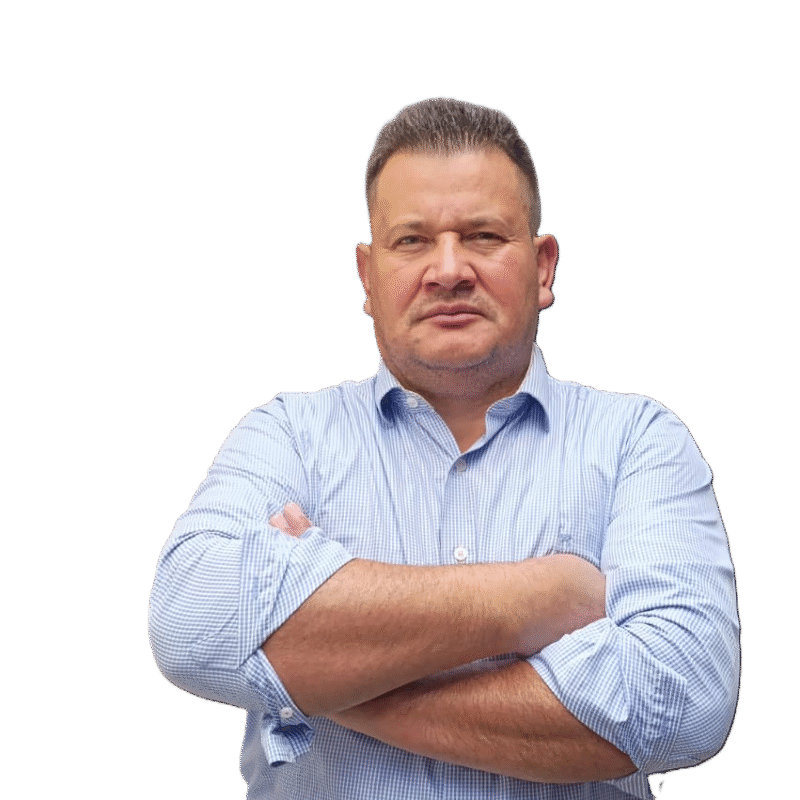 Andrés Tapias, CEO y fundador de Construcciones Tapias, posando como representante de la empresa constructora.